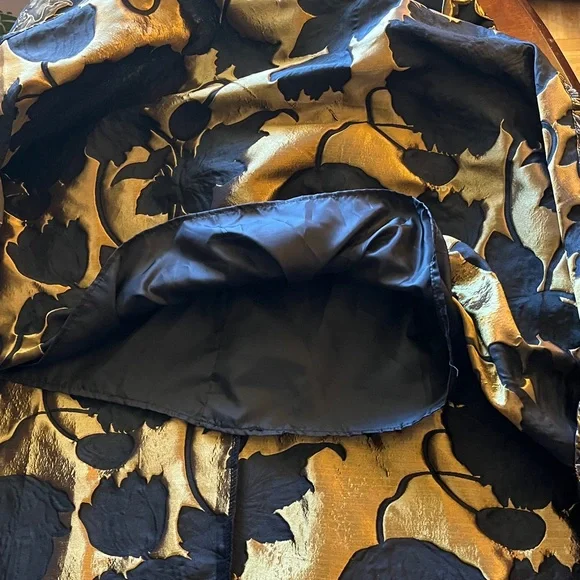 Gold metallic floral jacquard maxi skirt. Evening. Formal. A-silhouette, Lined 6 - Picture 11 of 12